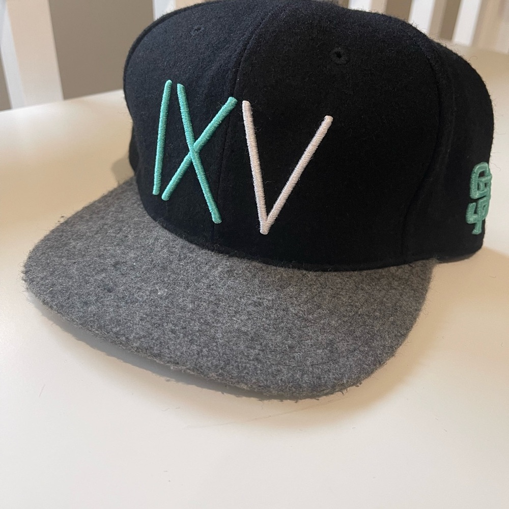 9Five - wool SnapBack - limited drop, like new - Excellent condition